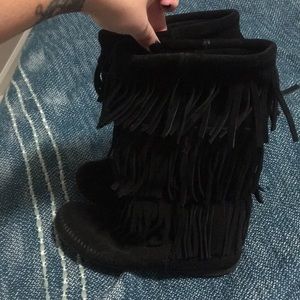 Minnetonka Black Fringe boots